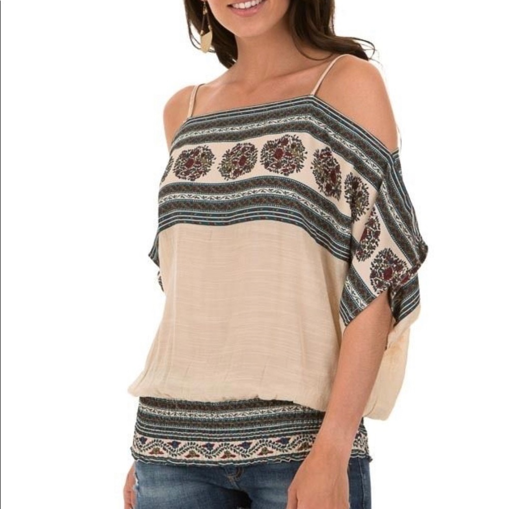 Um Gee cold shoulder printed top